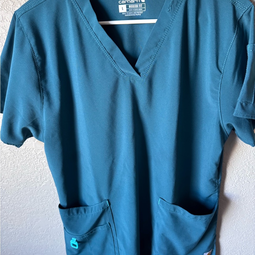 Carhartt women’s Blue scrub tops rare print L EUC medical uniform comfort